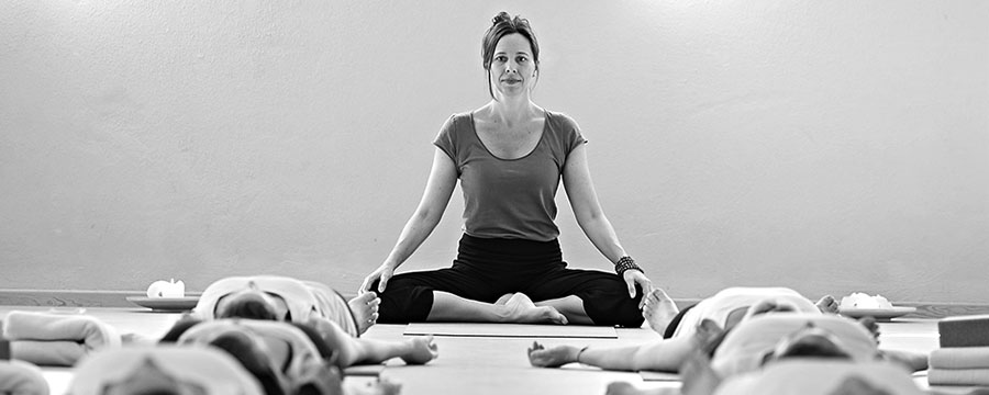 Das Angebot im Kursplan enthält Kurse zur Entspannung und Stressprävention, Kräftigung und auch Yogatherapie